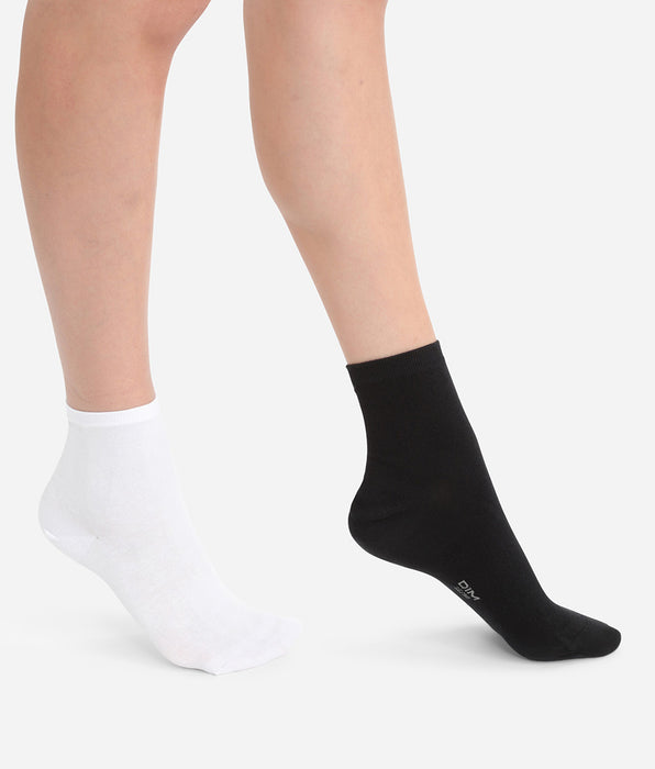 DIM Pack of 2 pairs of white and black cotton sock liners