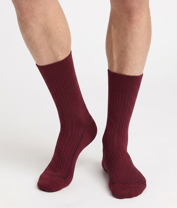 DIM Men’s ribbed cotton socks in sangria red La Mode