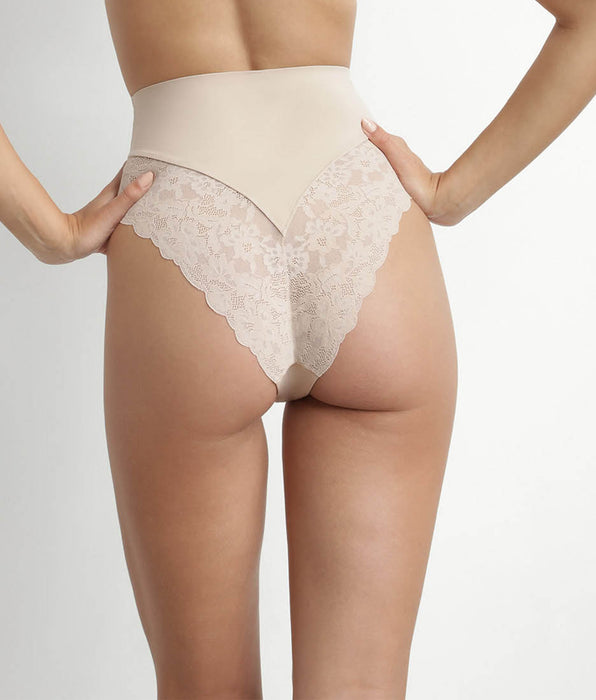 DIM Hautfarbener Mikrofaser- und Spitze-Shaping-String mit hohem Bund – DIM Silhouette Elegance