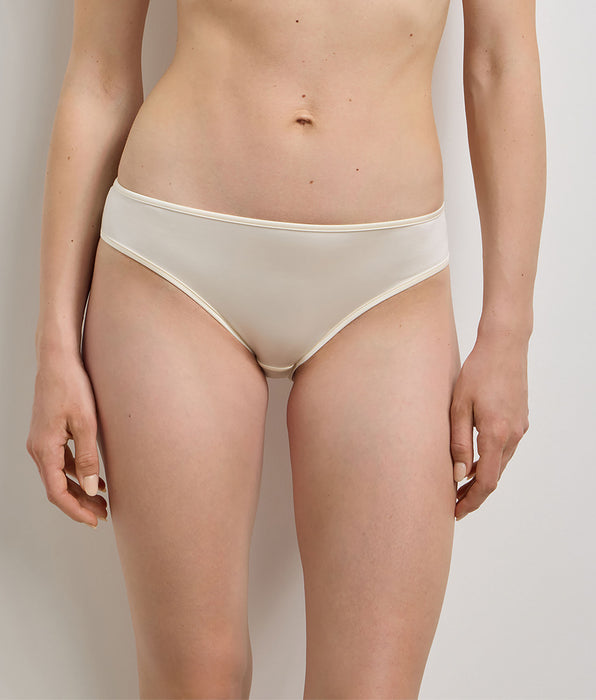 DIM Culotte ivoire Dim x Ines de la Fressange