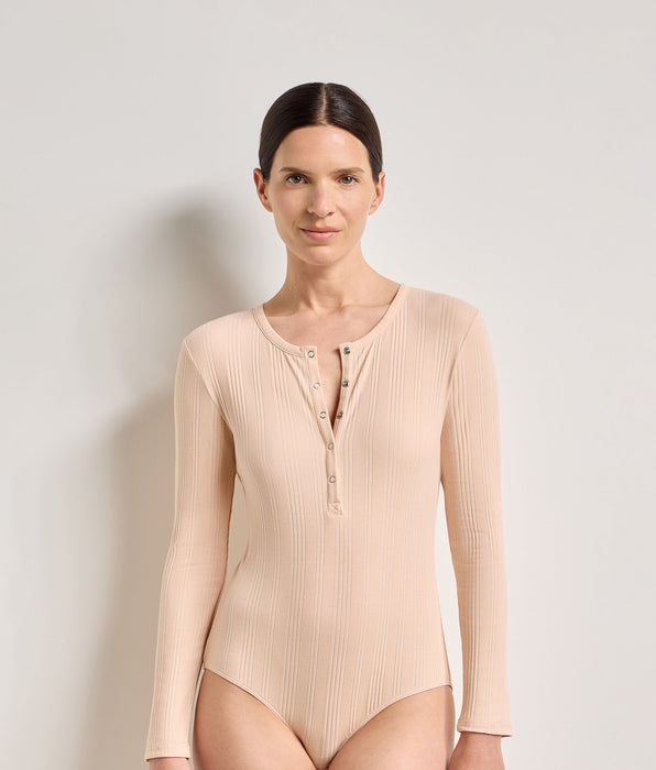 DIM Langärmliges Damen-T-Shirt aus feinem, rosa Skin-Rippjersey von Dim x Ines de la Fressange