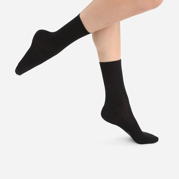 Plain black socks in soft wool for women