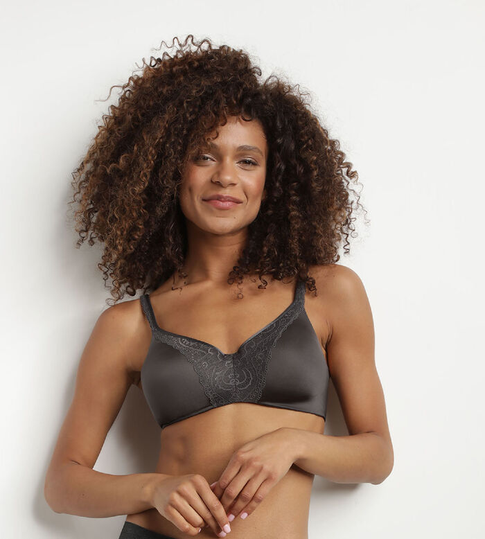 Dim nude post-op bra with removable pad