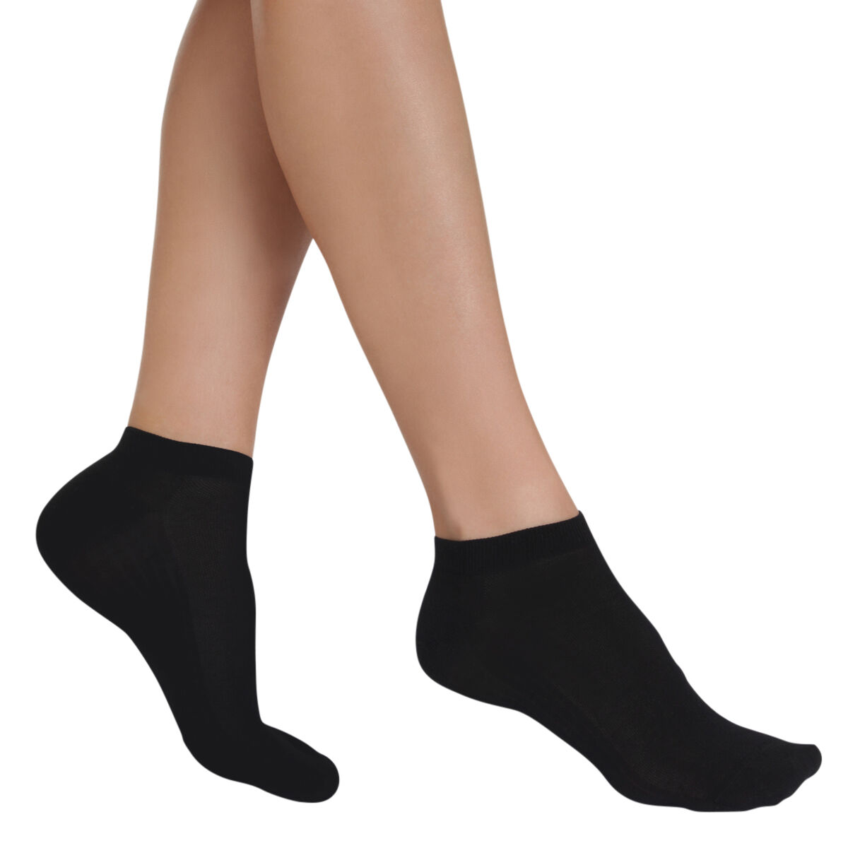 В черных носочках. Dim носки. Носки женские. Носки черные. Носки черные короткие.